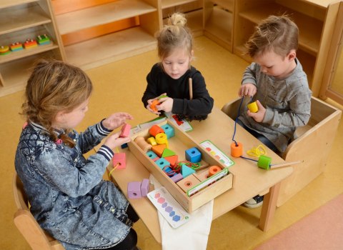 MASTERKIDZ Duża Drewniana Nawlekanka Sznurowanka Montessori