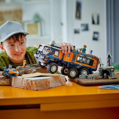 Klocki City 60471 Ciężarówka z laboratorium arktycznej odkrywczyni