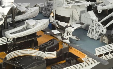 Model plastikowy statek Tirpitz 1:350